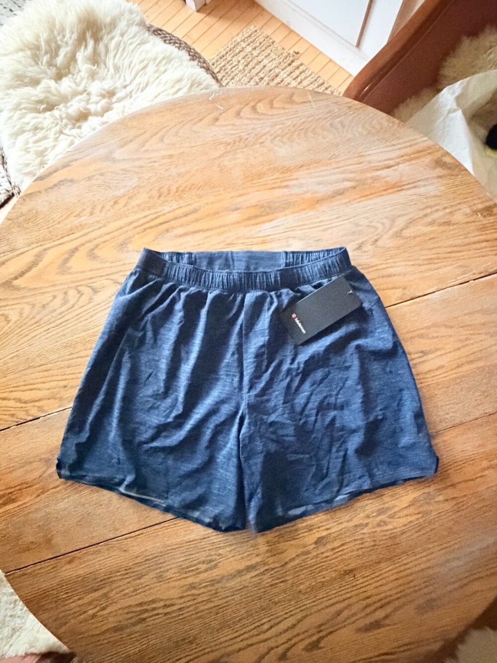 LULULEMON ATHLETICA lined 6" surge shorts/NWT/dk blue/L